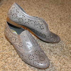 Crown Vintage perforated oxfords